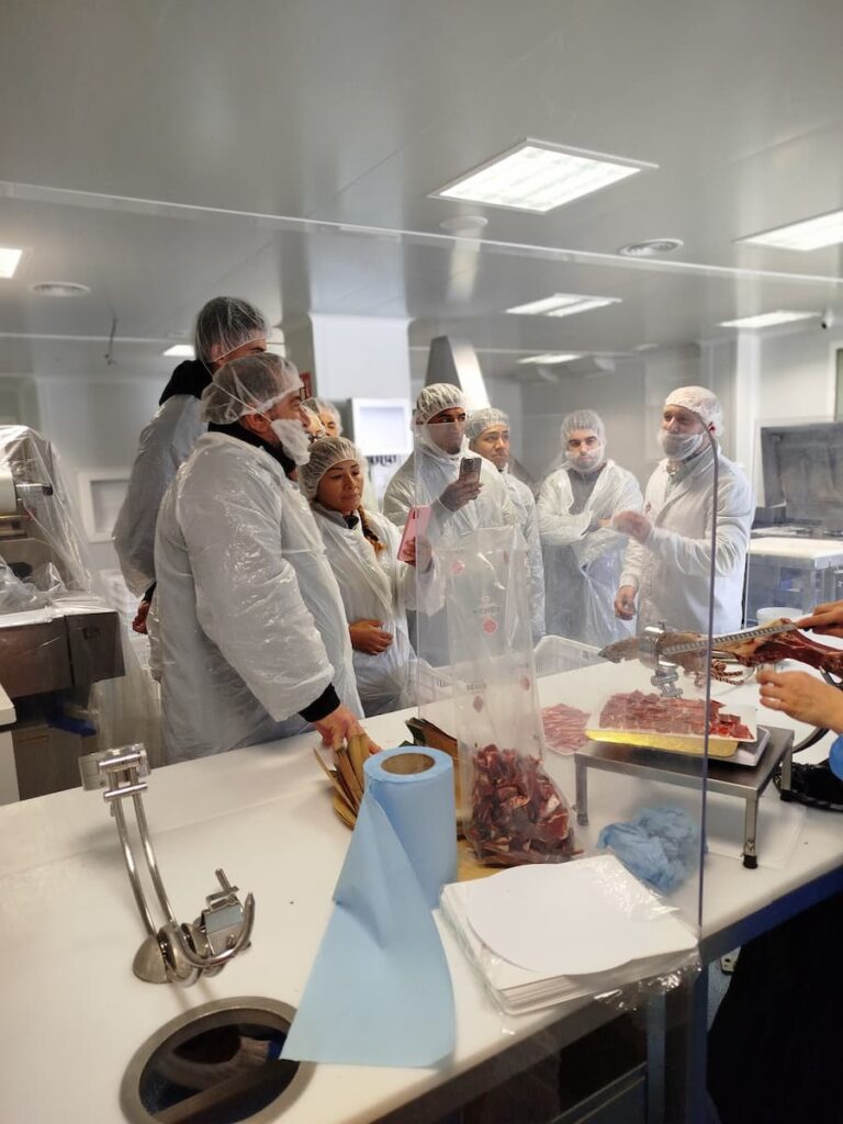 sala de corte instalaciones Beher VII Feria gastronómica Guijuelo Beher