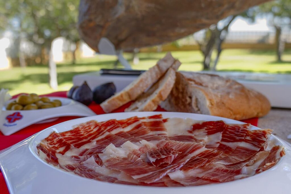cuántas proteínas tiene el jamón Beher