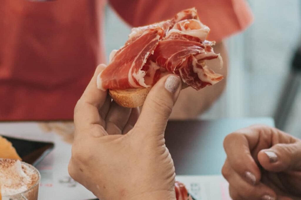 diferencia entre jamón ibérico y Pata Negra Beher